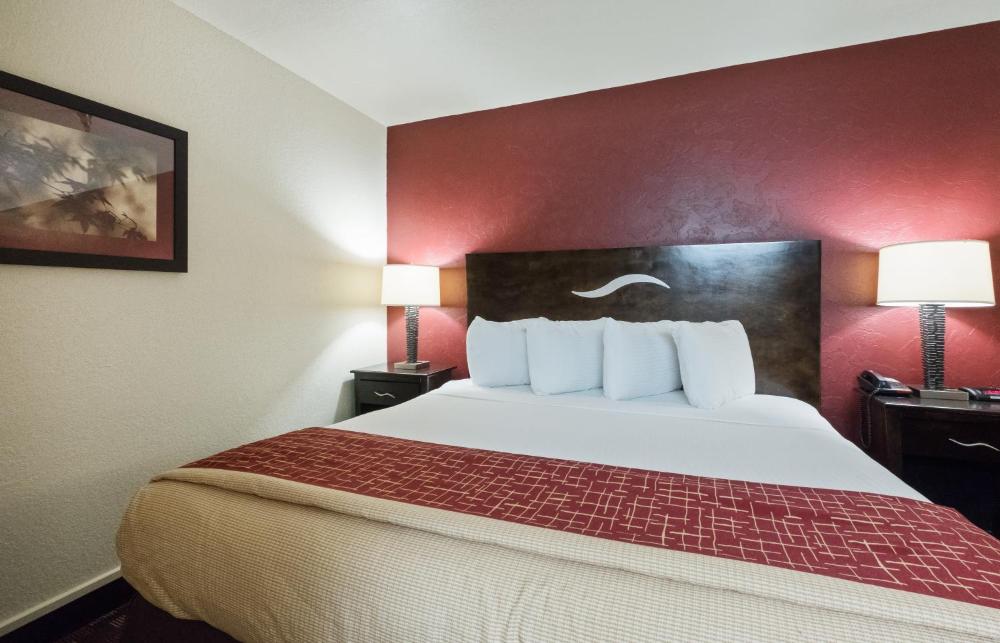 Superior King Room Smoking interior